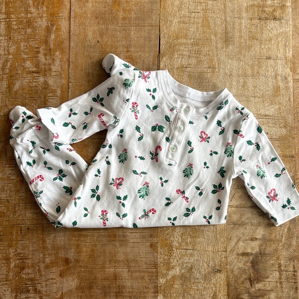 Petidoux baby girl holiday footie size 0-3m
